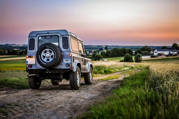 Quelles sont les meilleures pratiques pour protéger le châssis d'un véhicule tout-terrain comme le Land Rover Defender ?
